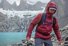 تصویر از کاپشن پر یا کاپشن ضدباران؟ کدوم برای طبیعت‌گردی بهتره