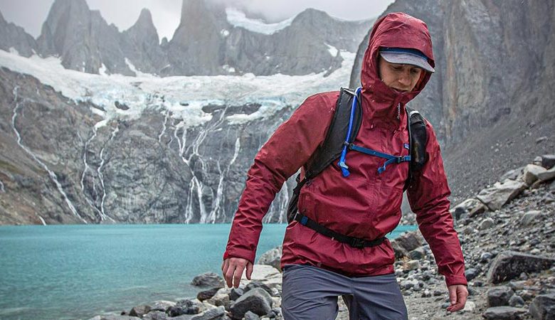 کاپشن پر یا کاپشن ضدباران؟ کدوم برای طبیعت‌گردی بهتره