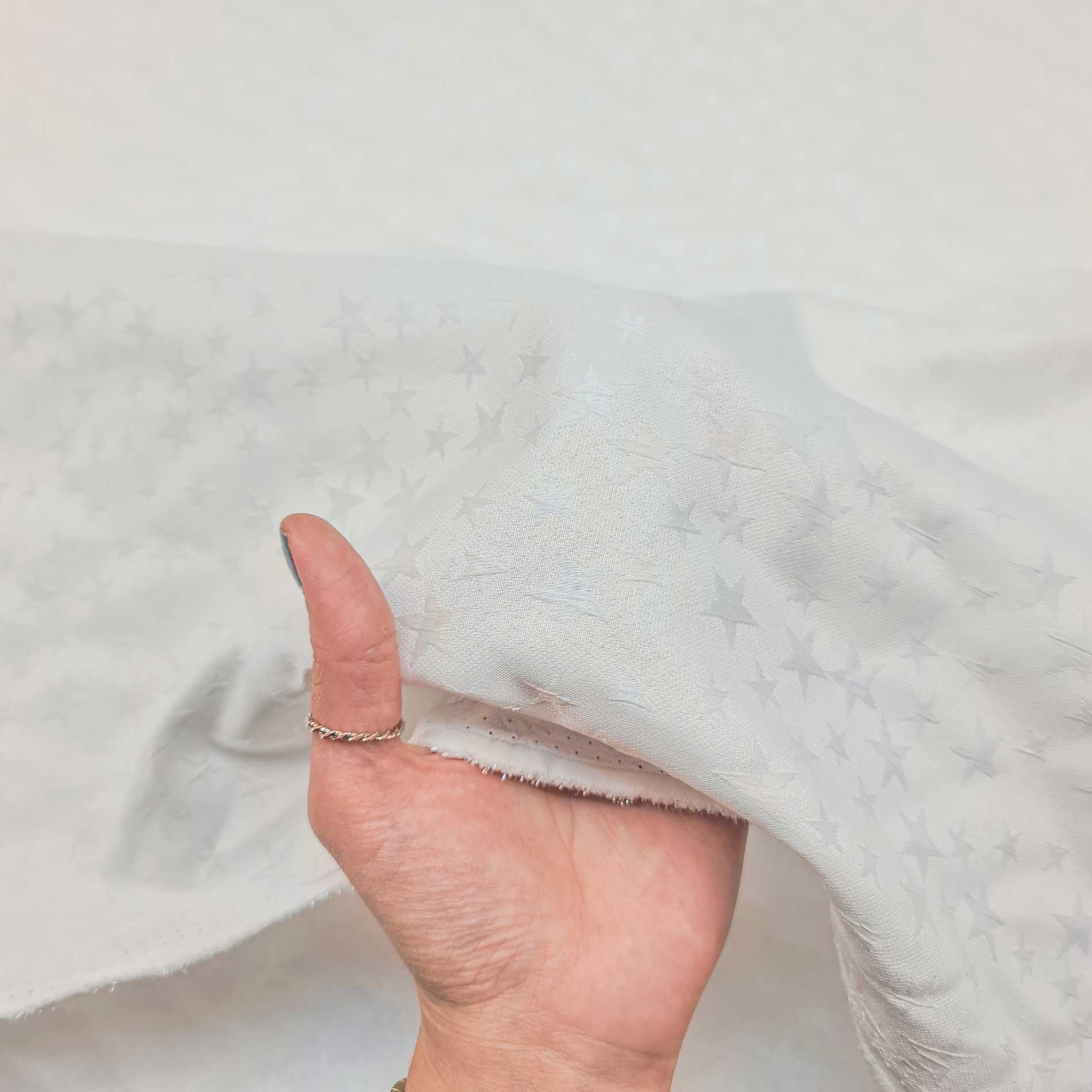 پارچه ژاکارد سیملی مینوس رنگ ستاره ای سفید 