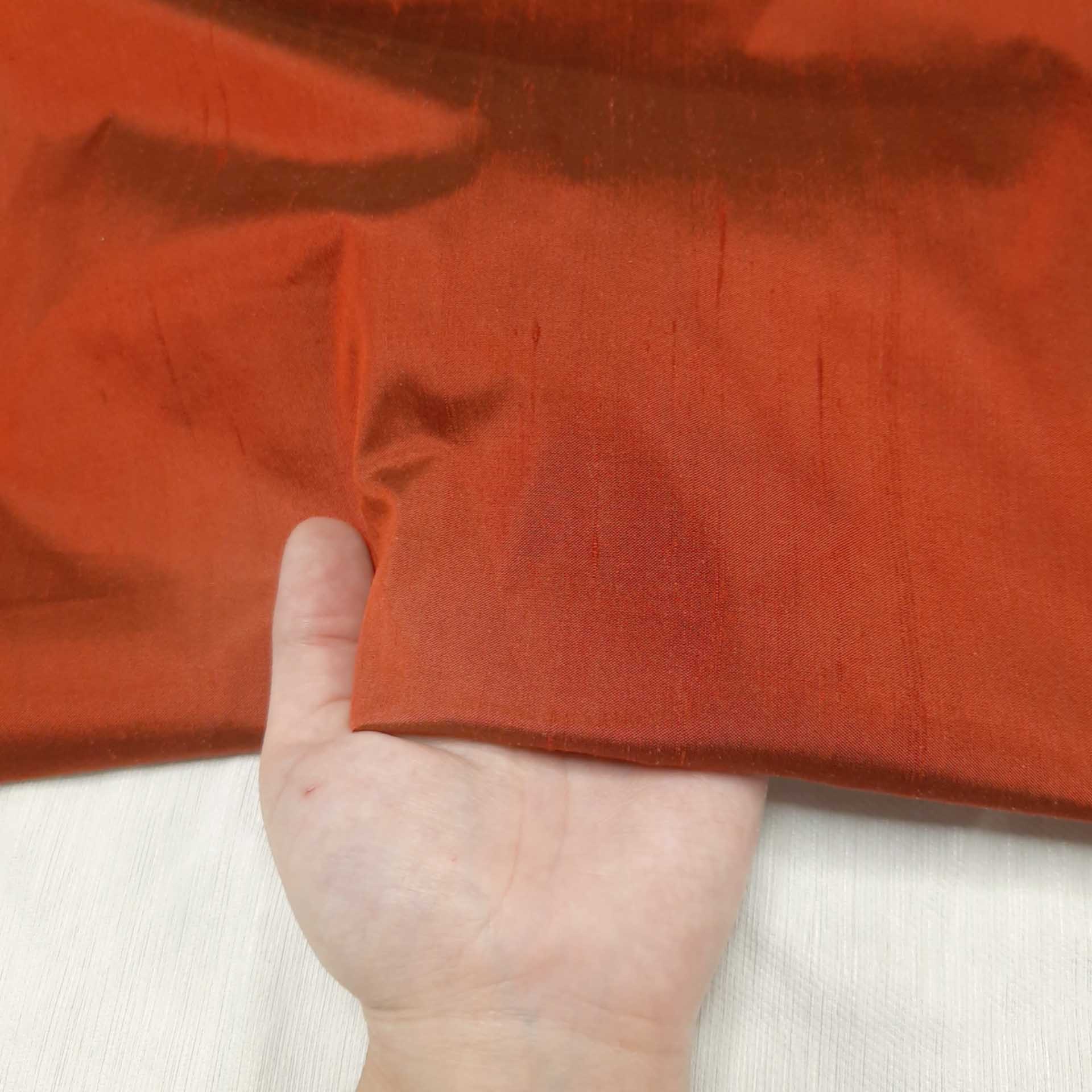پارچه ابریشم خام رنگ نارنجی قرمز 