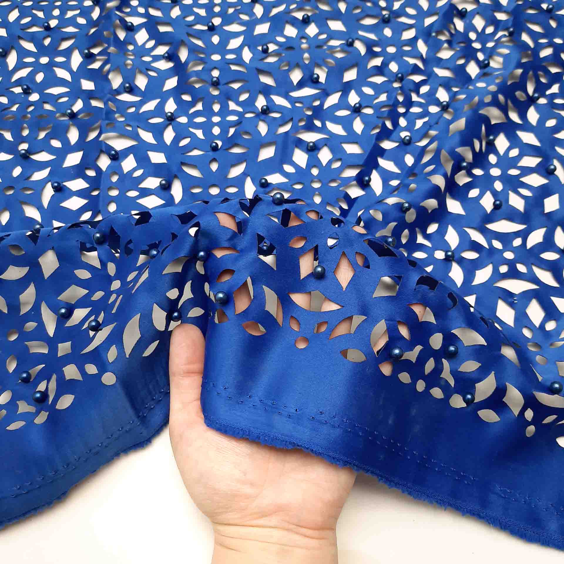 پارچه ساتن لیزکات مرواریددوزی رنگ درباری 