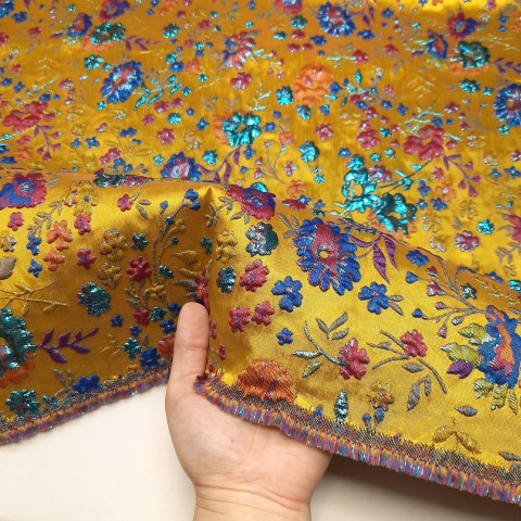 پارچه ژاکارد پفکی ترک مانش رنگ کهربایی 