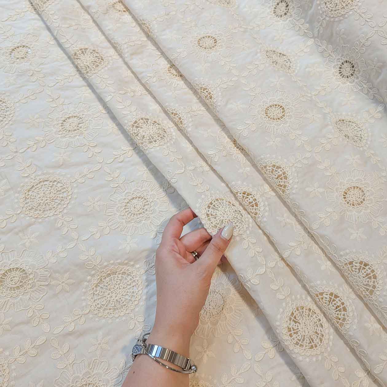 پارچه وال قیطون دوزی 1 رنگ نچرال 