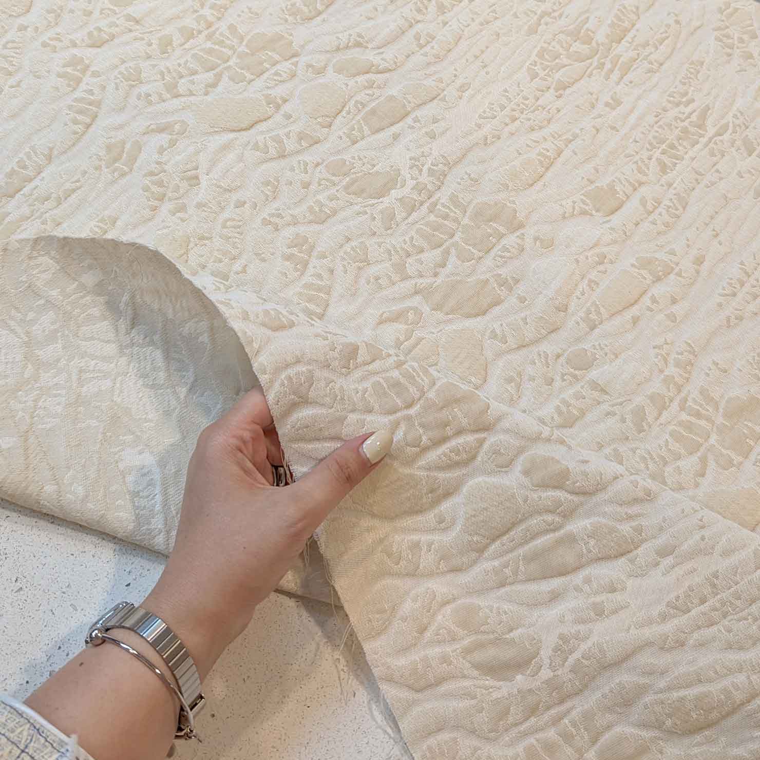 پارچه ژاکارد پفکی ترک مارتینا رنگ کرم 
