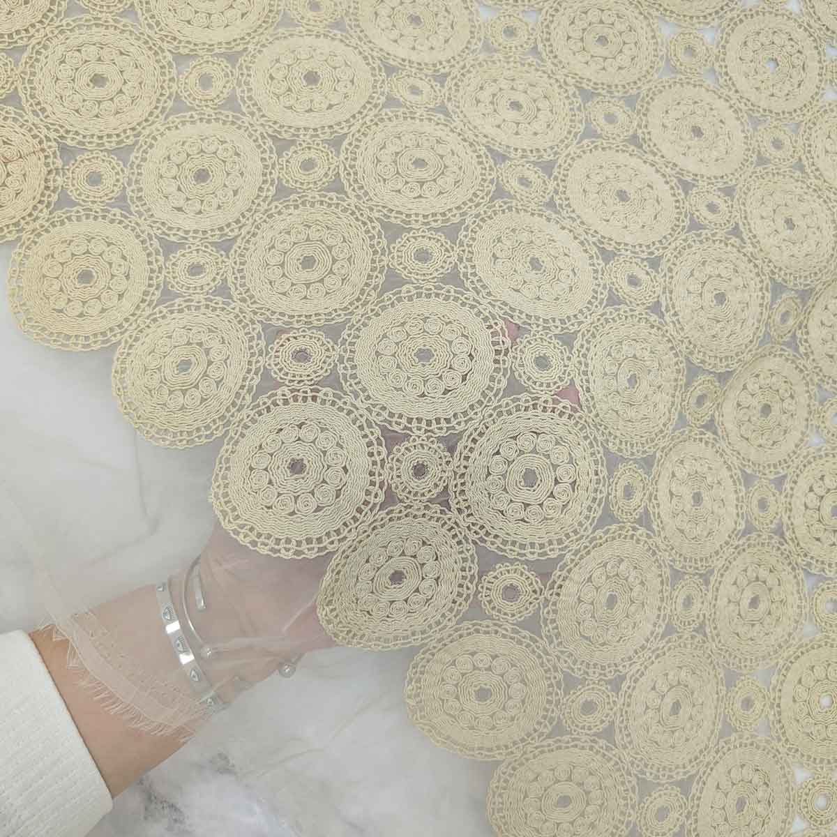 پارچه ارگانزا قلاب بافی رنگ نچرال 