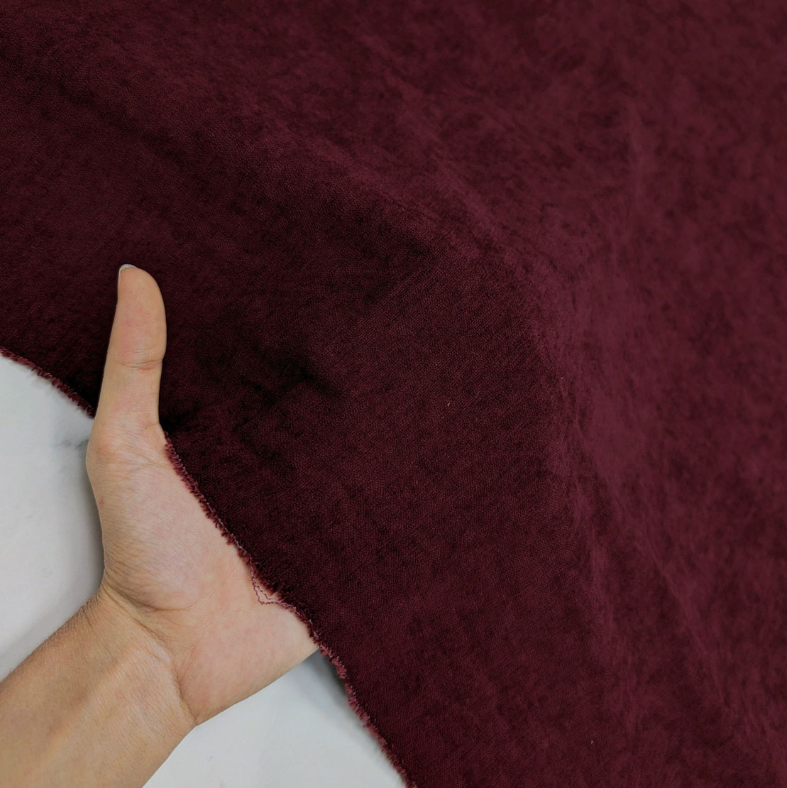 پارچه بوکله ساده رنگ آلبالویی 
