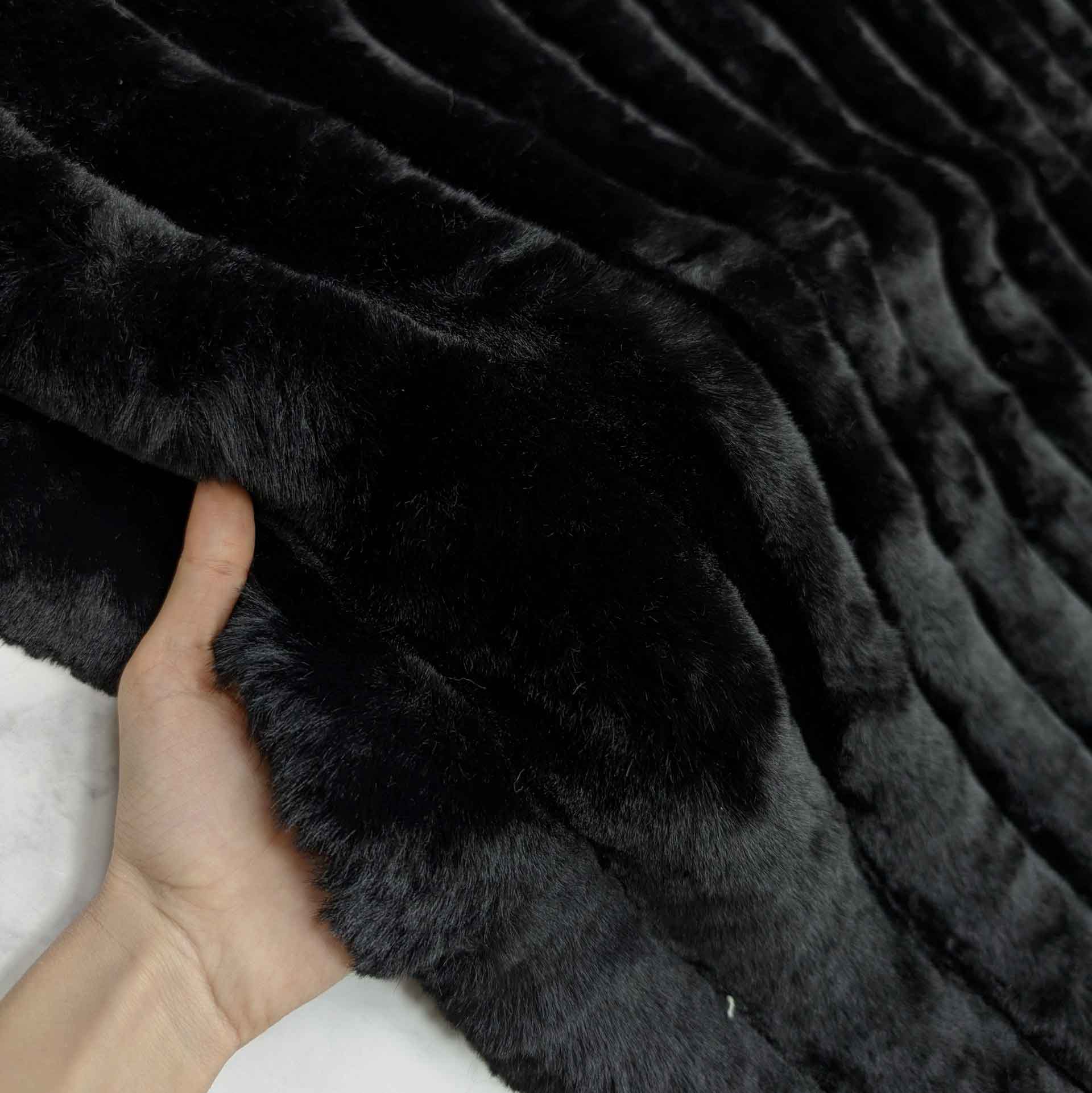 پارچه خز پله ای پرز کوتاه رنگ مشکی 