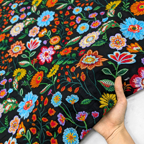 پارچه لینن سوزن دوزی هندی 144 رنگ زمینه مشکی 