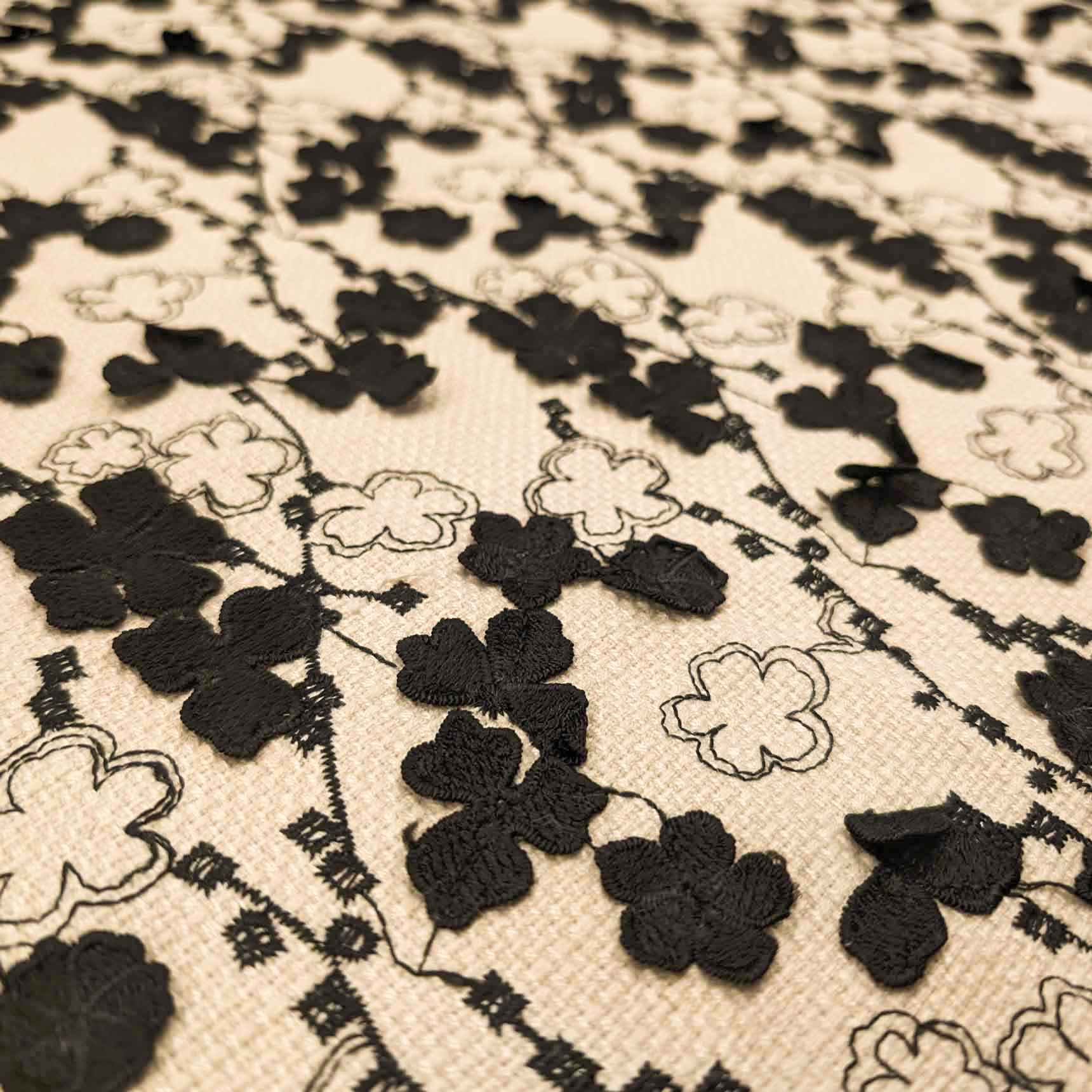 پارچه شانل اپلیکه رنگ نچرال مشکی 1 