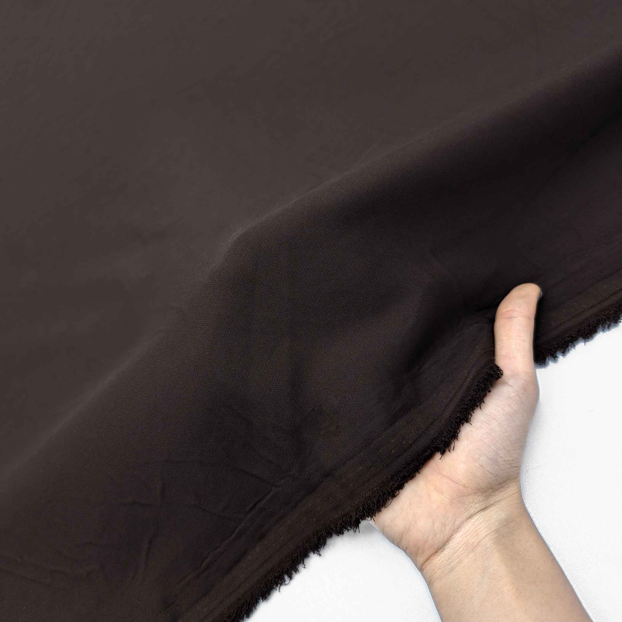 پارچه کرپ سوپر مازراتی رنگ شکلاتی سیر 