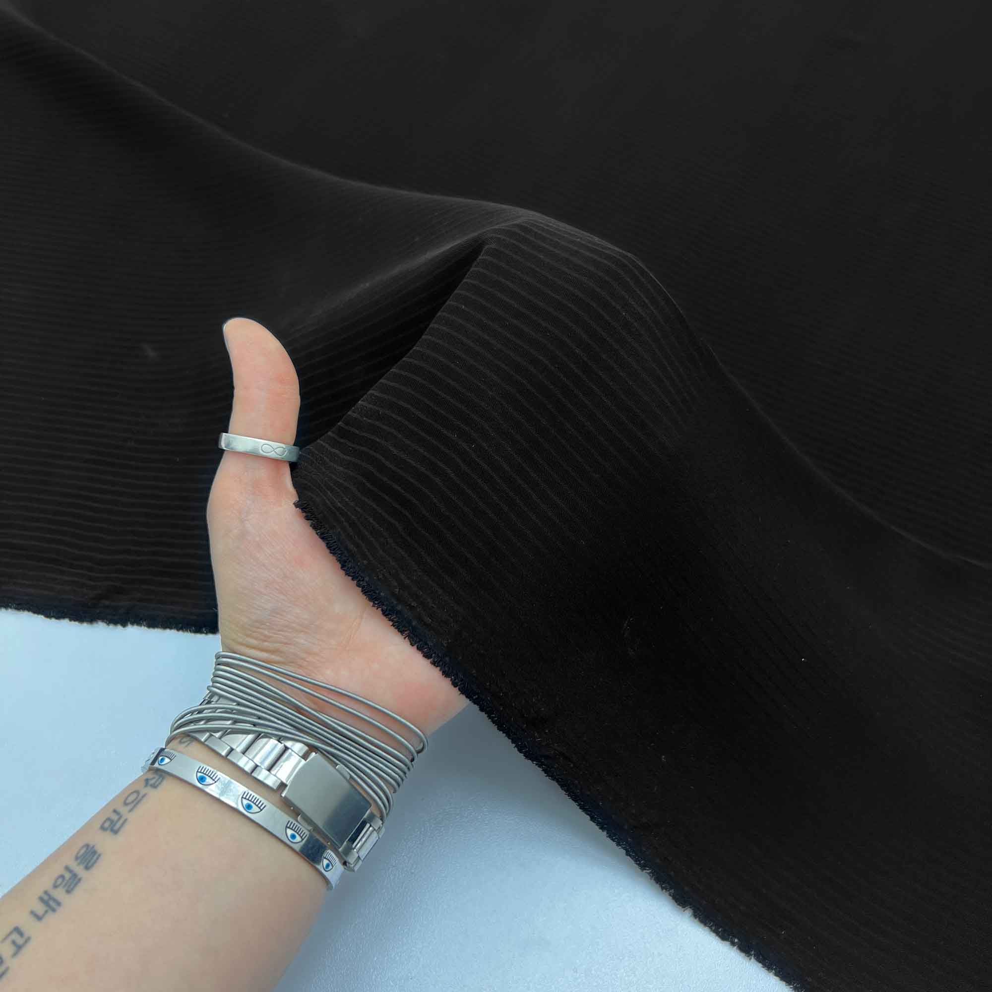 پارچه کرپ لوکا اندونزی رنگ مشکی 