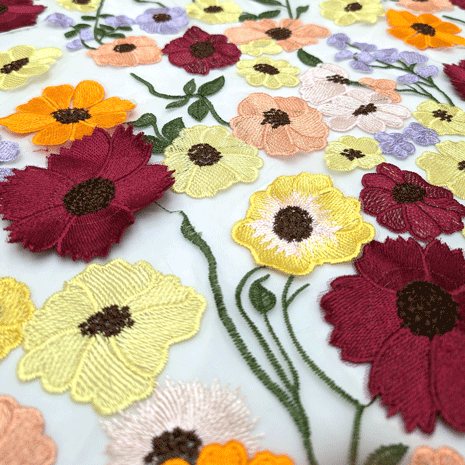 پارچه تور گلدوزی رنگ زمینه سفید 