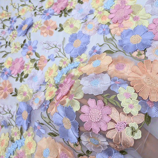 پارچه تور گلدوزی رنگ زمینه یاسی روشن 