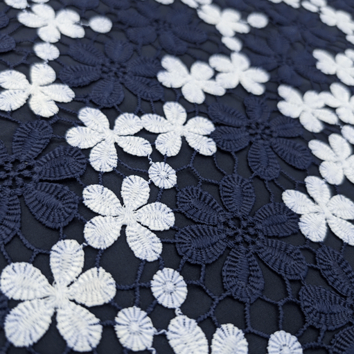 پارچه گیپور مولتی کالر رنگ سرمه ای سفید 