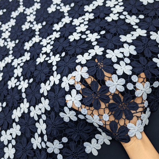 پارچه گیپور مولتی کالر رنگ سرمه ای سفید 