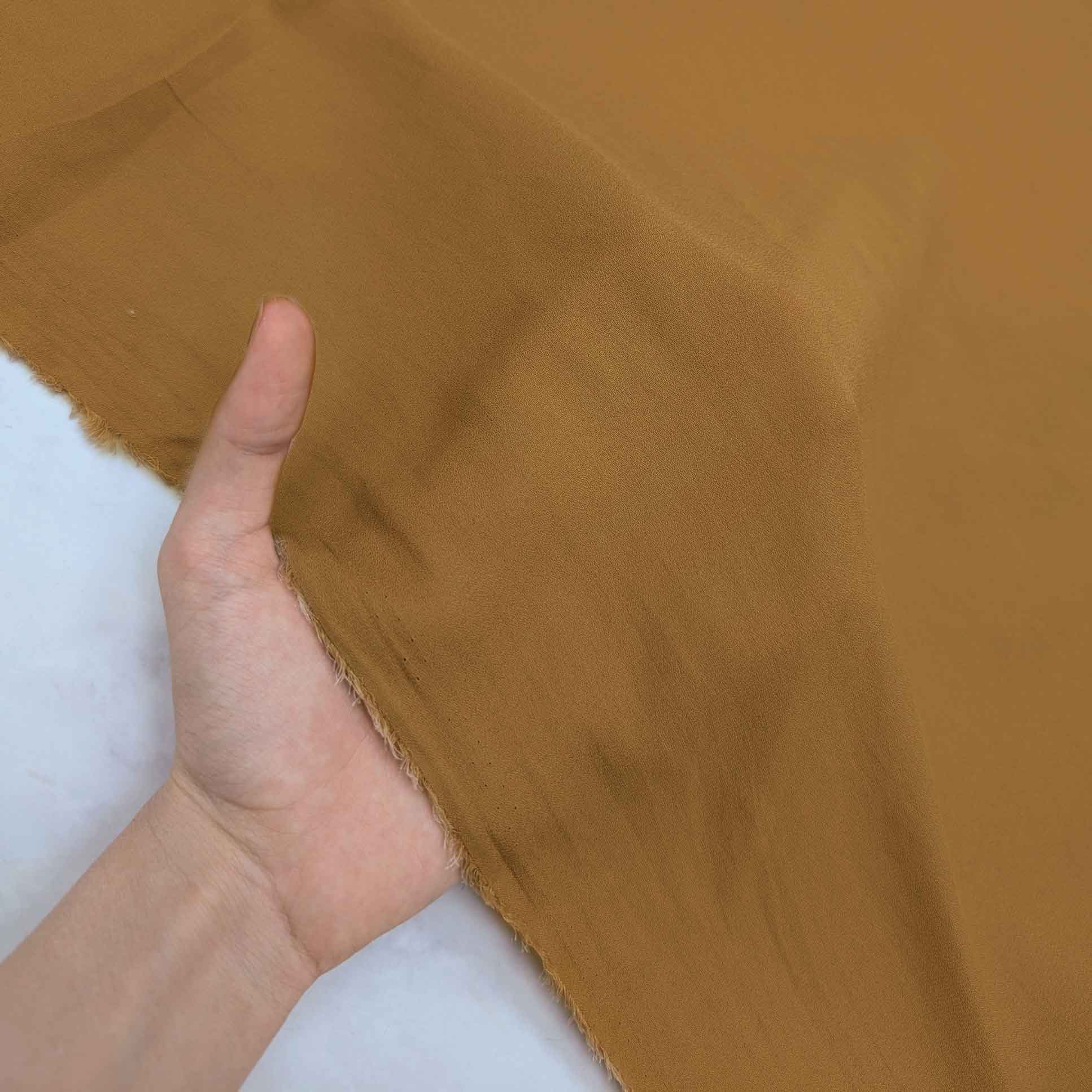 پارچه کرپ حریر ساده رنگ خردلی 