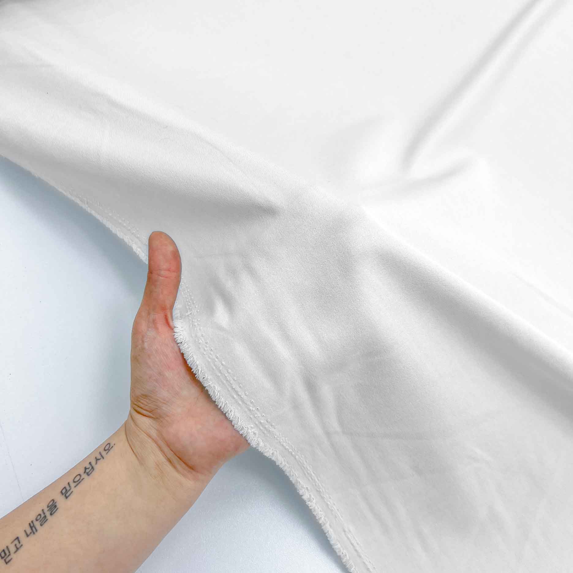 پارچه فاستونی گاباردین رنگ آف وایت 