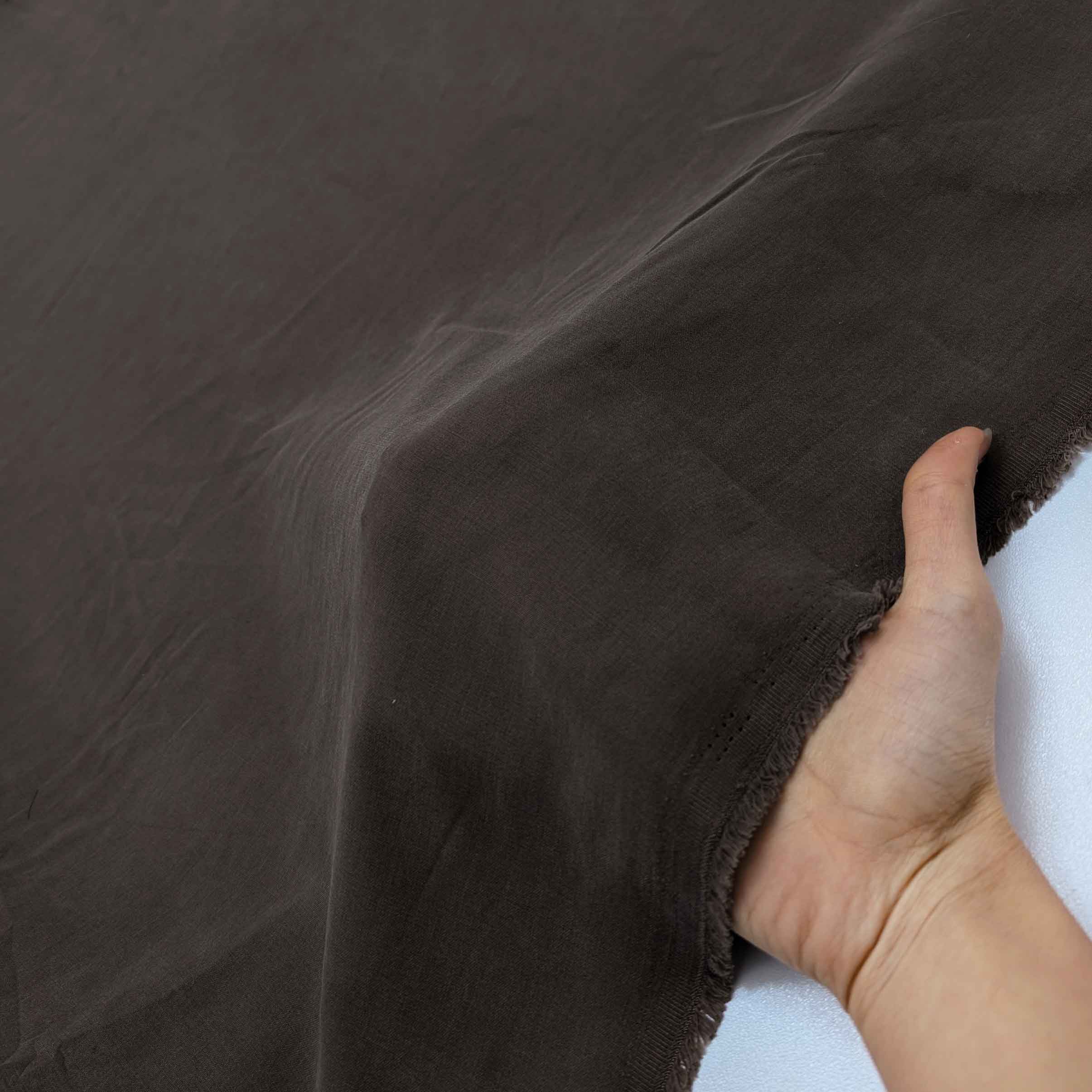 پارچه لیوسل ساده رنگ شکلاتی 