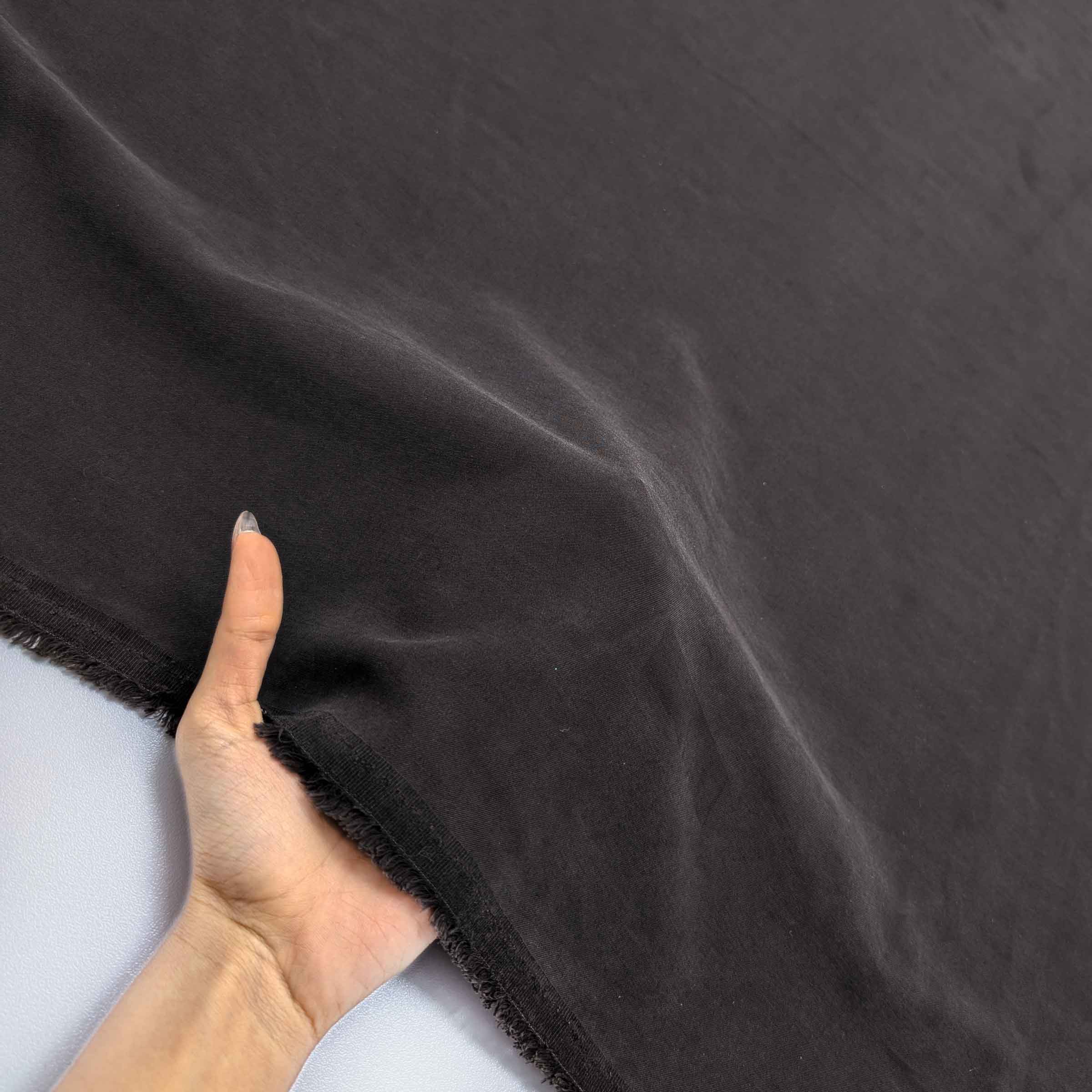 پارچه لیوسل ساده رنگ بادمجانی کبود 