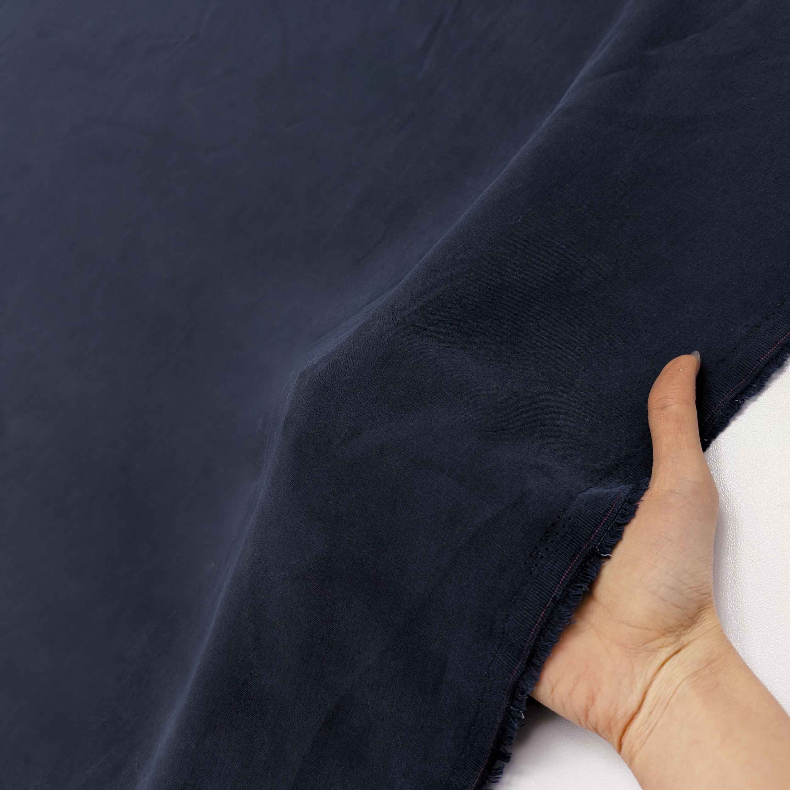 پارچه لیوسل ساده رنگ سرمه ای 