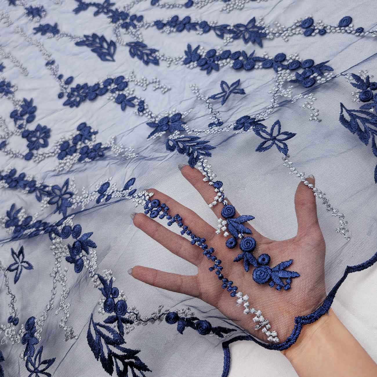 پارچه تور گلدوزی رنگ سرمه ای 