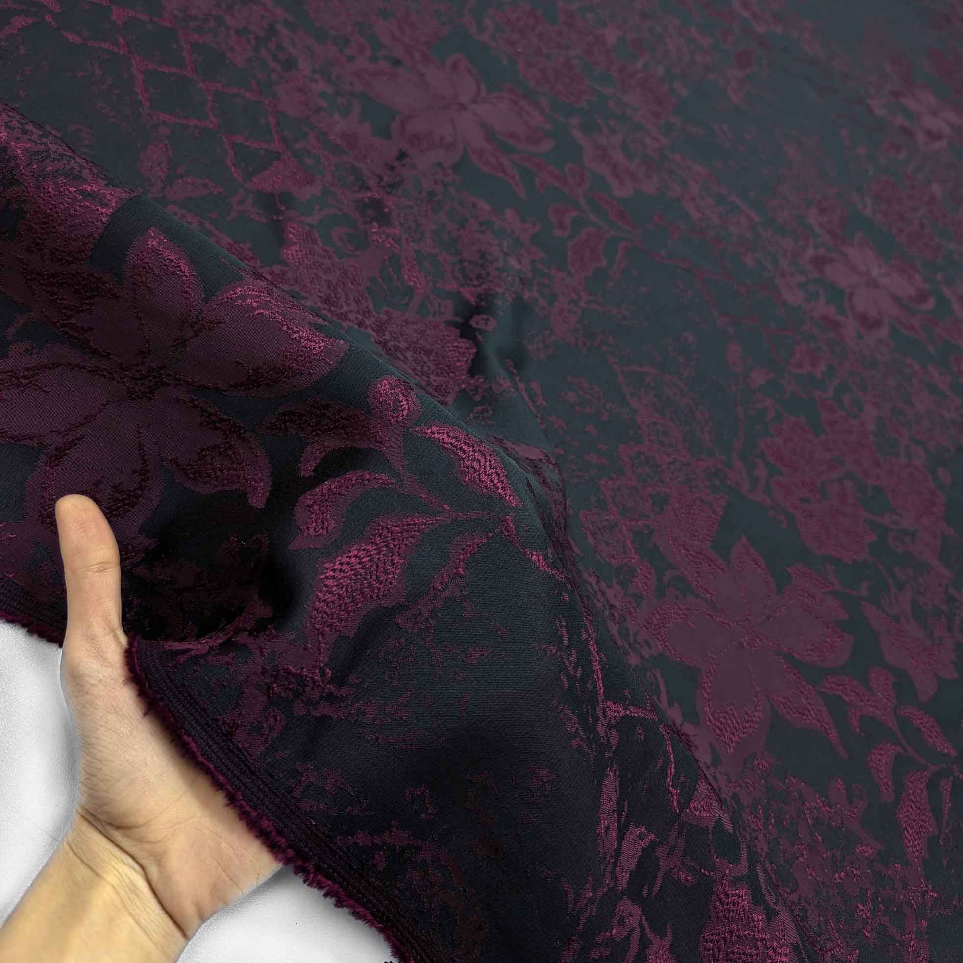 پارچه ژاکارد ابریشم 197 رنگ مشکی زرشکی 