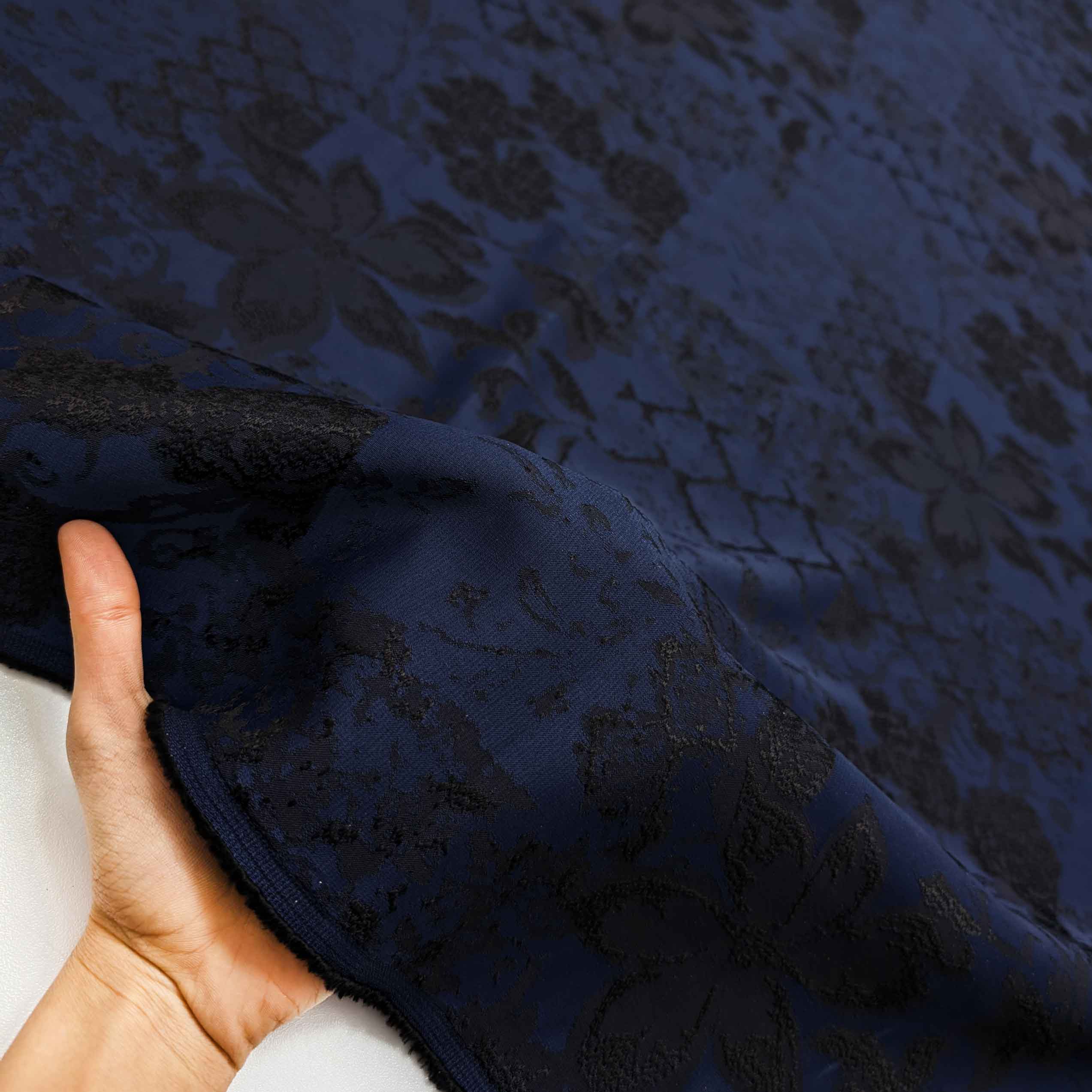 پارچه ژاکارد ابریشم 197 رنگ سرمه ای مشکی 