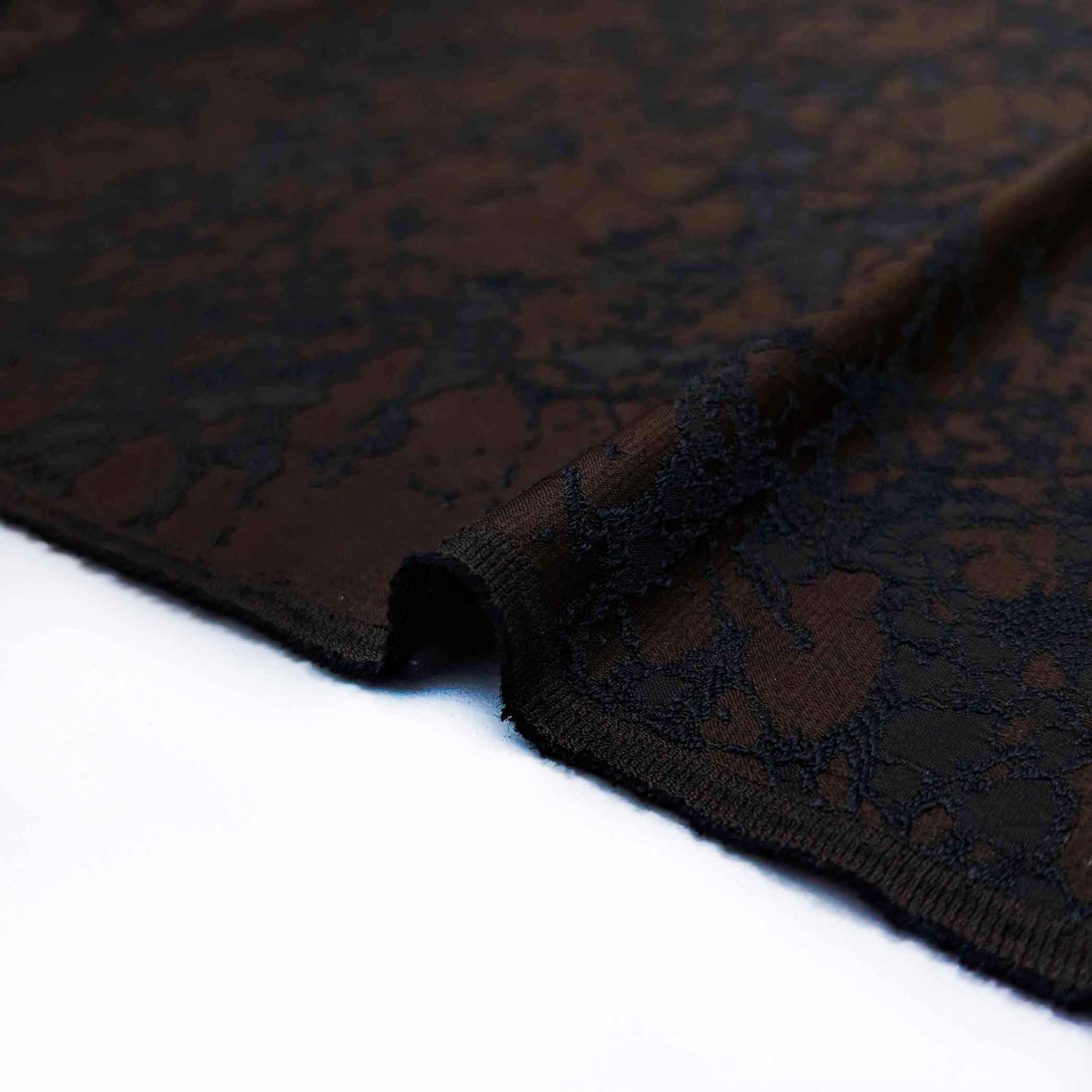 پارچه ژاکارد ویسکوز 220 رنگ شکلاتی مشکی 