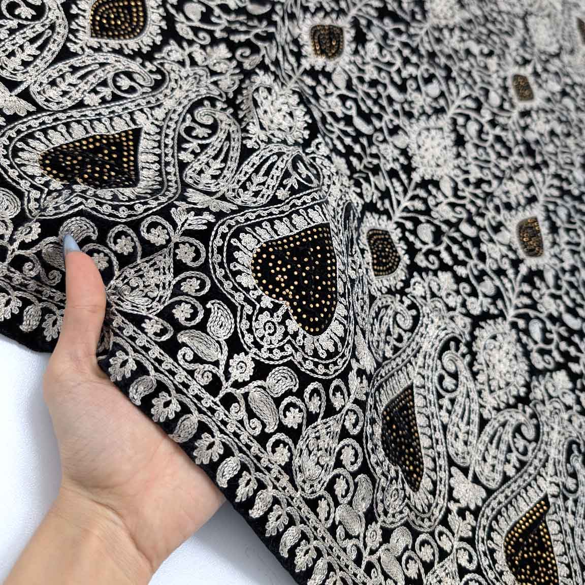 پارچه مخمل سوزندوزی هندی رنگ 135-1 