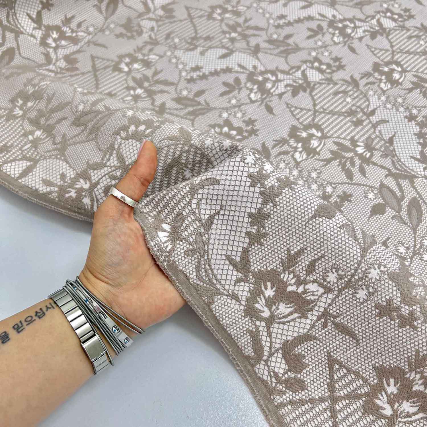 پارچه ژاکارد دانتل ترک 249 رنگ نسکافه ای 