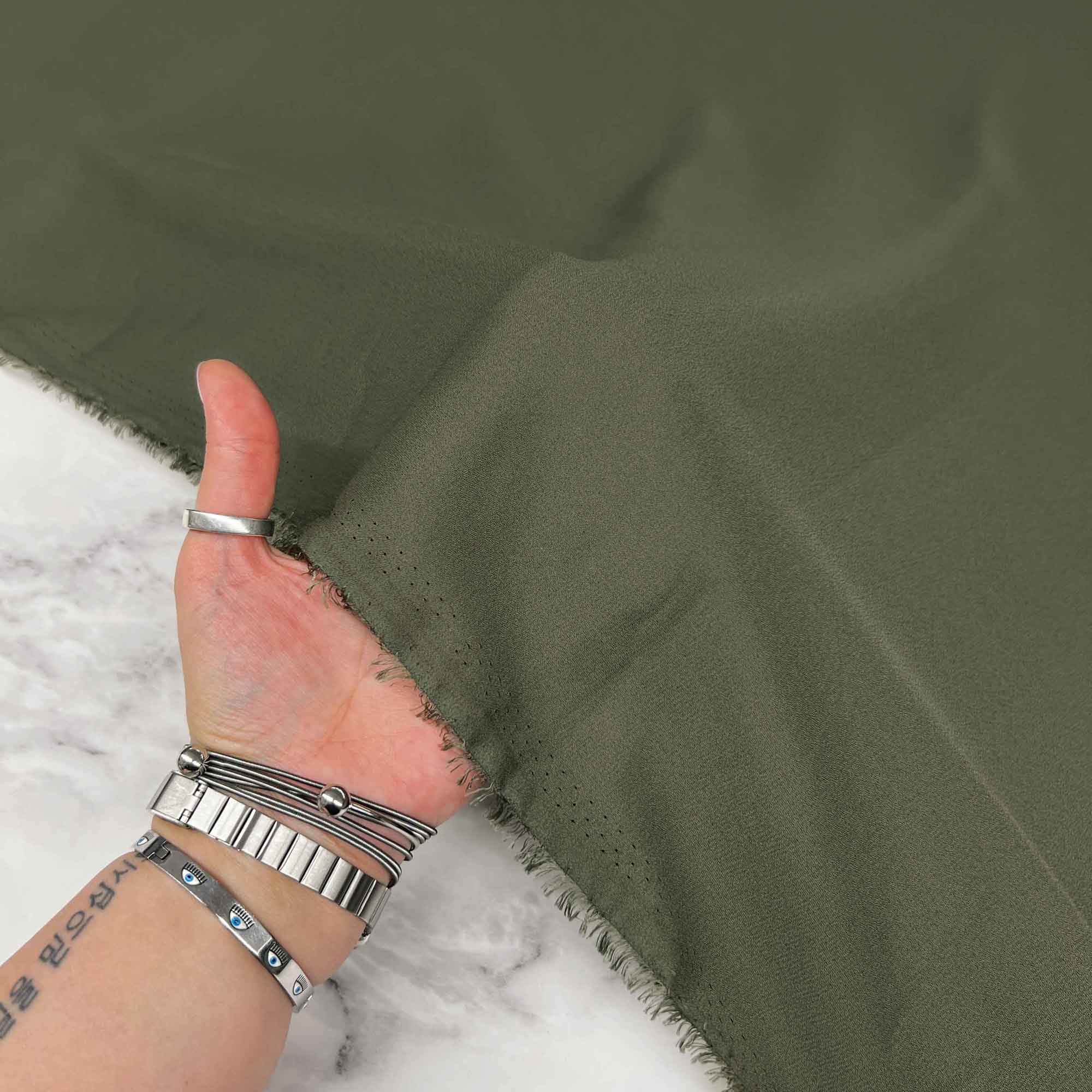 پارچه کرپ حریر ساده رنگ چریکی 42 