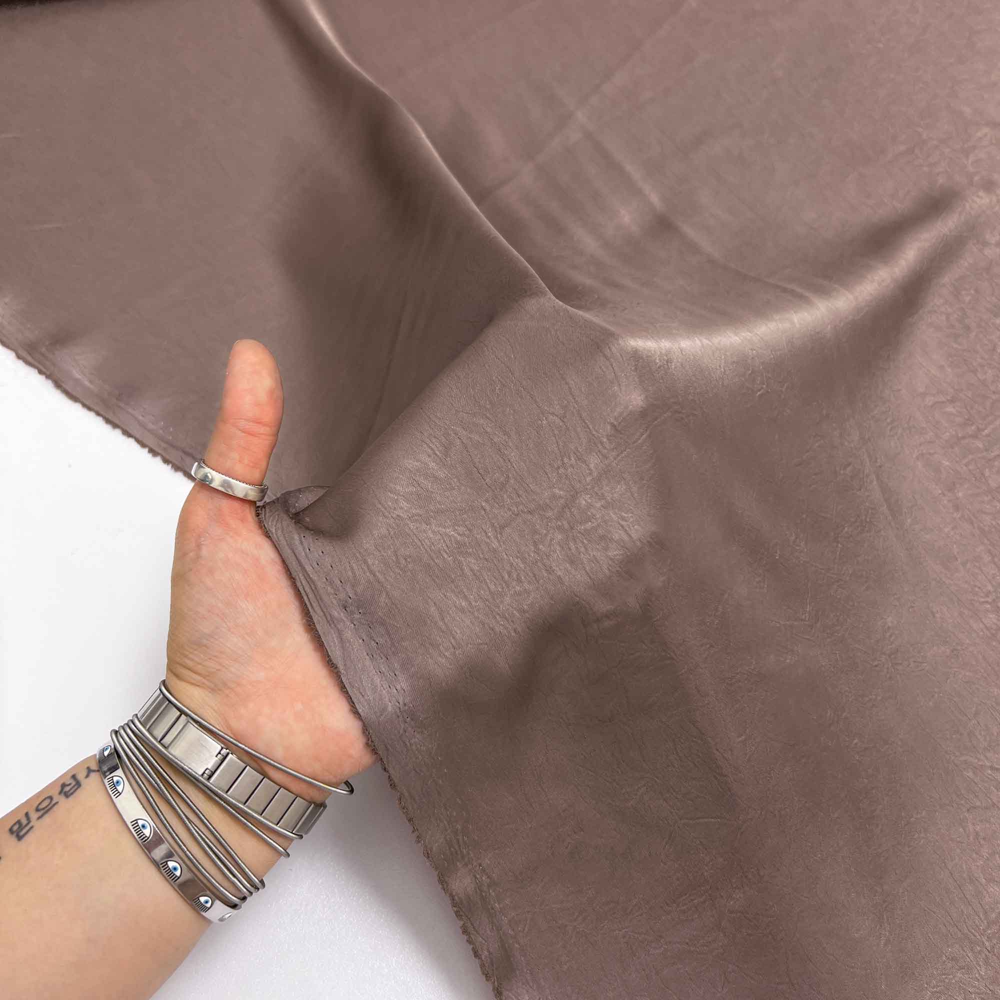 پارچه لیوسل سیلک تکسچر رنگ کاپوچینوی صدفی 