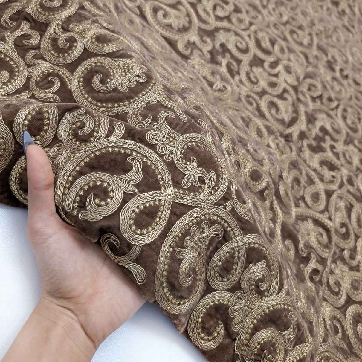پارچه مخمل سوزندوزی هندی رنگ شکلاتی 