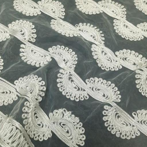 پارچه ارگانزا قیطون گلدار رنگ آفوایت 