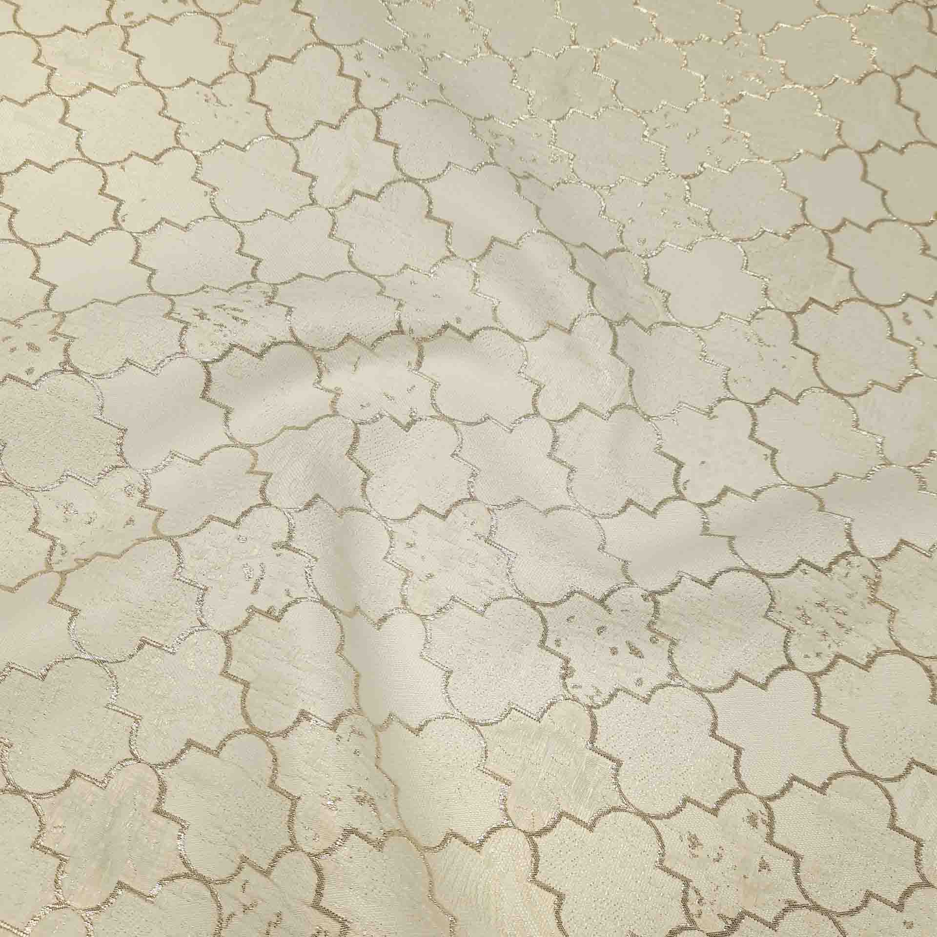 پارچه ژاکارد لمه روکو رنگ سفید طلایی 
