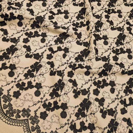 پارچه شانل اپلیکه رنگ نچرال مشکی 1 